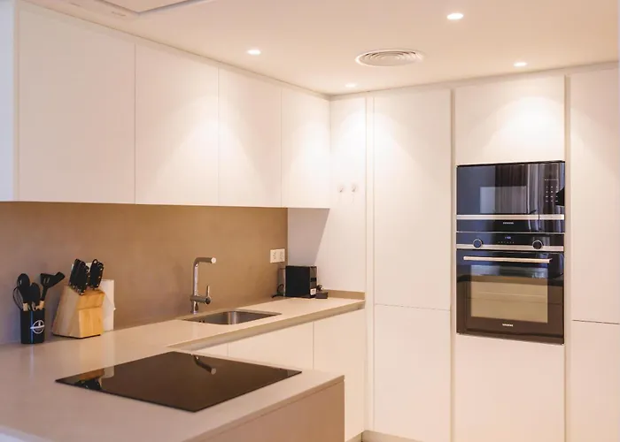 Bravissimo Jaume 31, Monthly Χιρόνα